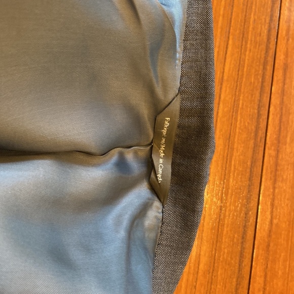 Samuelsohn blazer in superb condition in 44R. It is grey with blue undertone - Picture 11 of 16